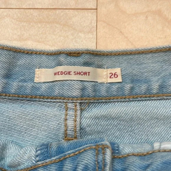Levi’s Wedgie Button Fly Cutoff Denim Shorts Size 26 - Picture 4 of 10